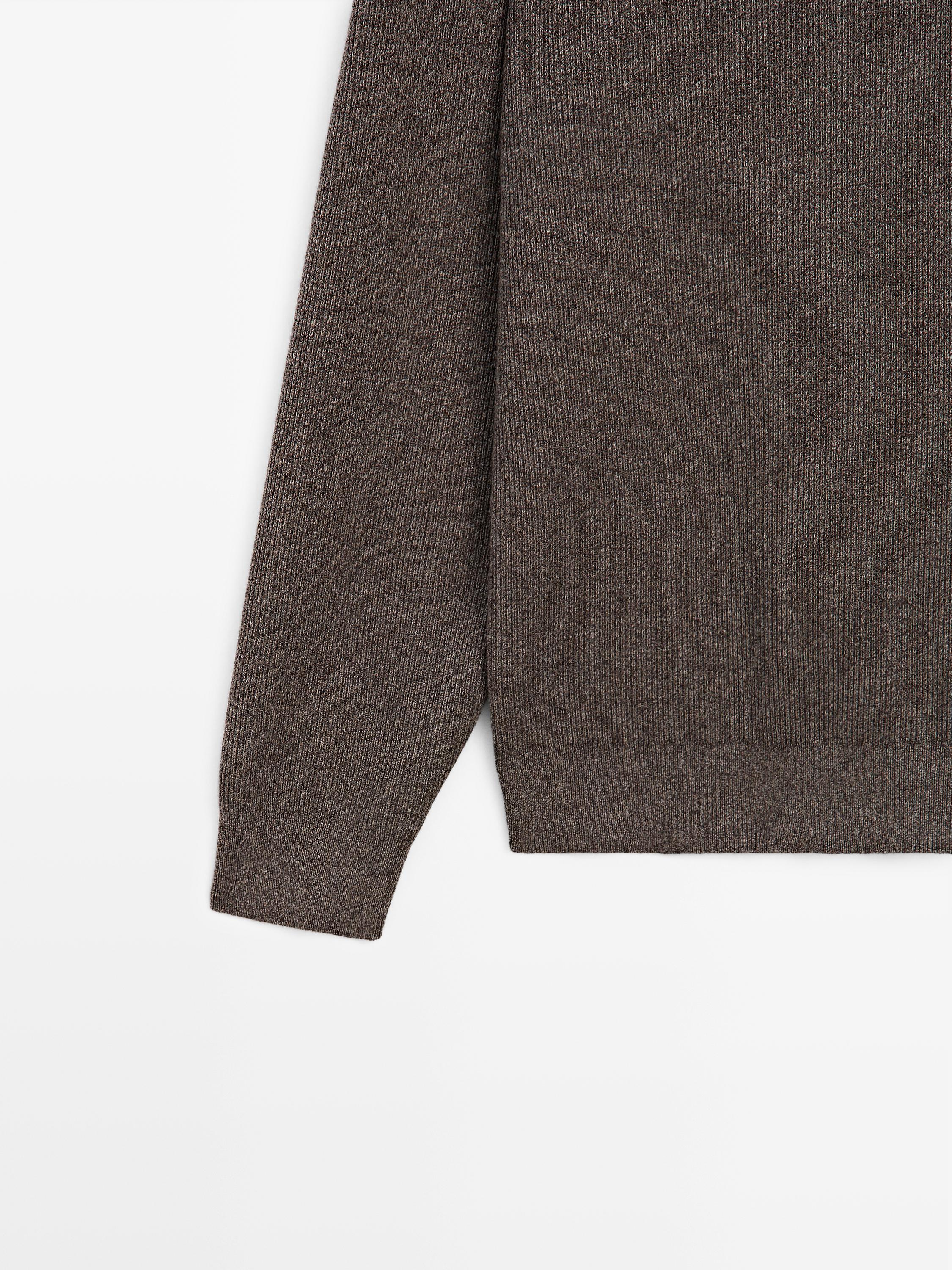 Cotton knit polo sweater with button details